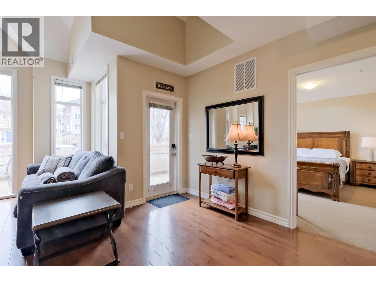 101 1128 Sunset Drive, Kelowna