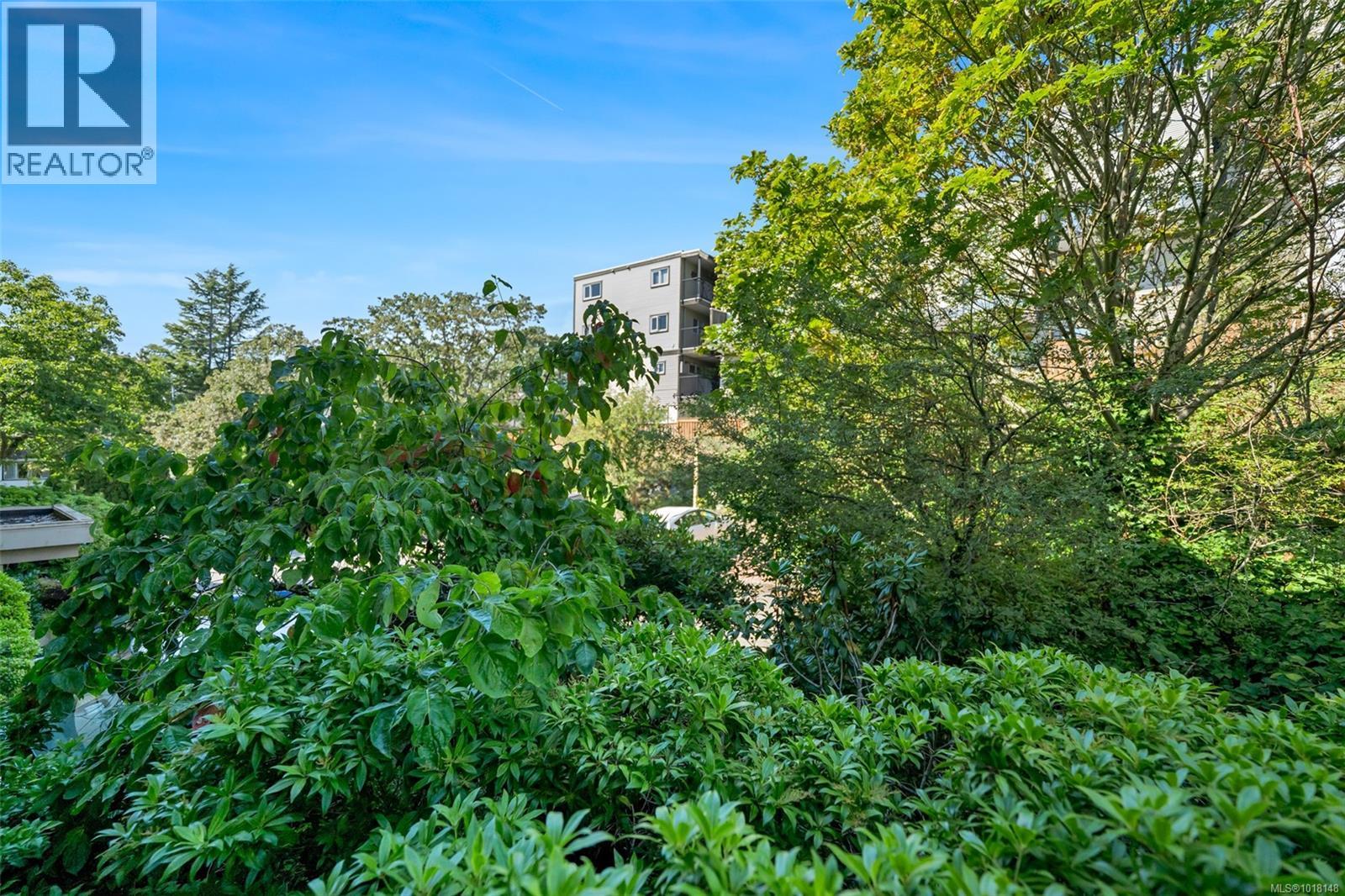 204 3363 Glasgow Avenue, Saanich