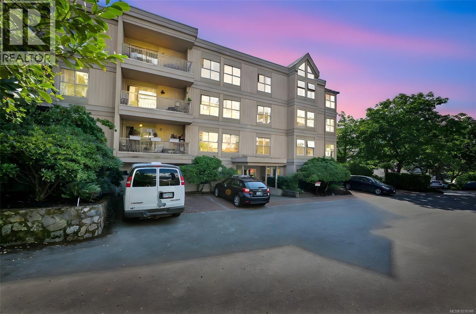 204 3363 Glasgow Avenue, Saanich