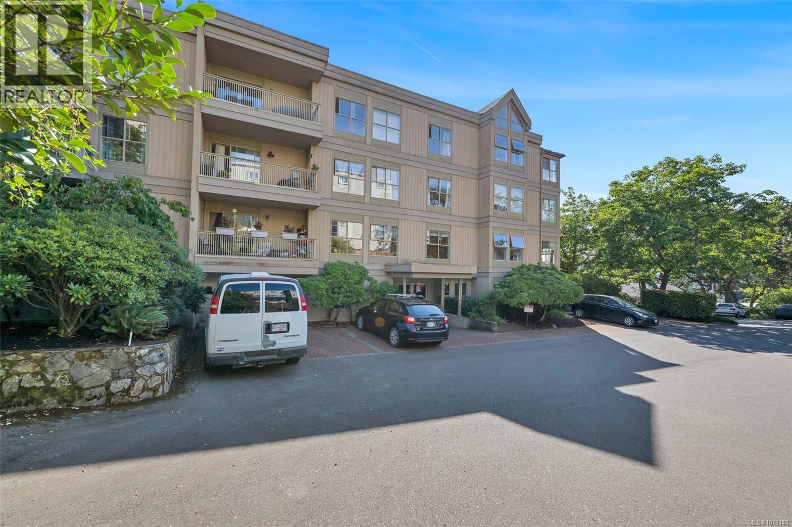 204 3363 Glasgow Avenue, Saanich