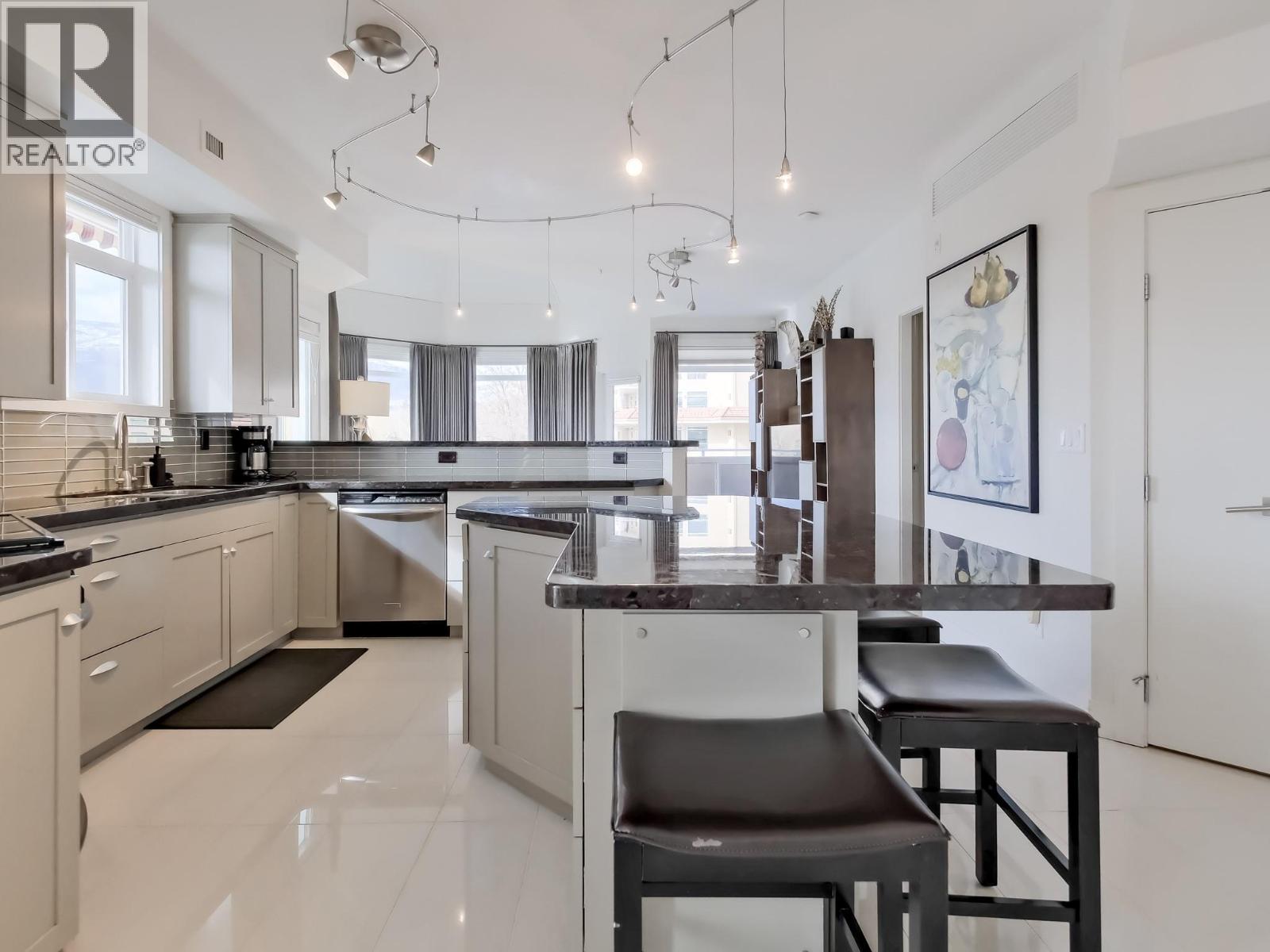 221 1088 Sunset Drive, Kelowna