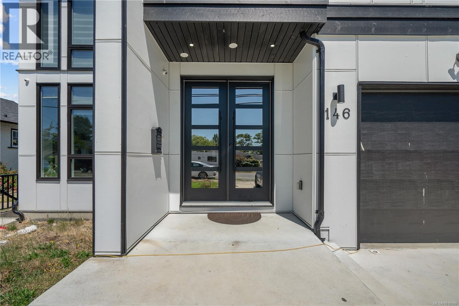  146 Cadillac Avenue, Saanich