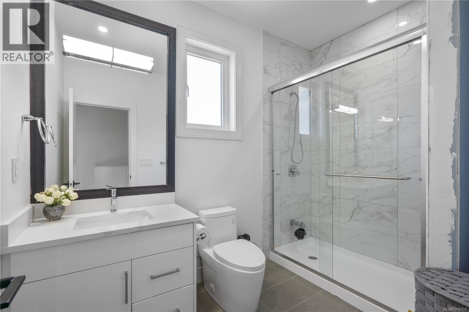  146 Cadillac Avenue, Saanich