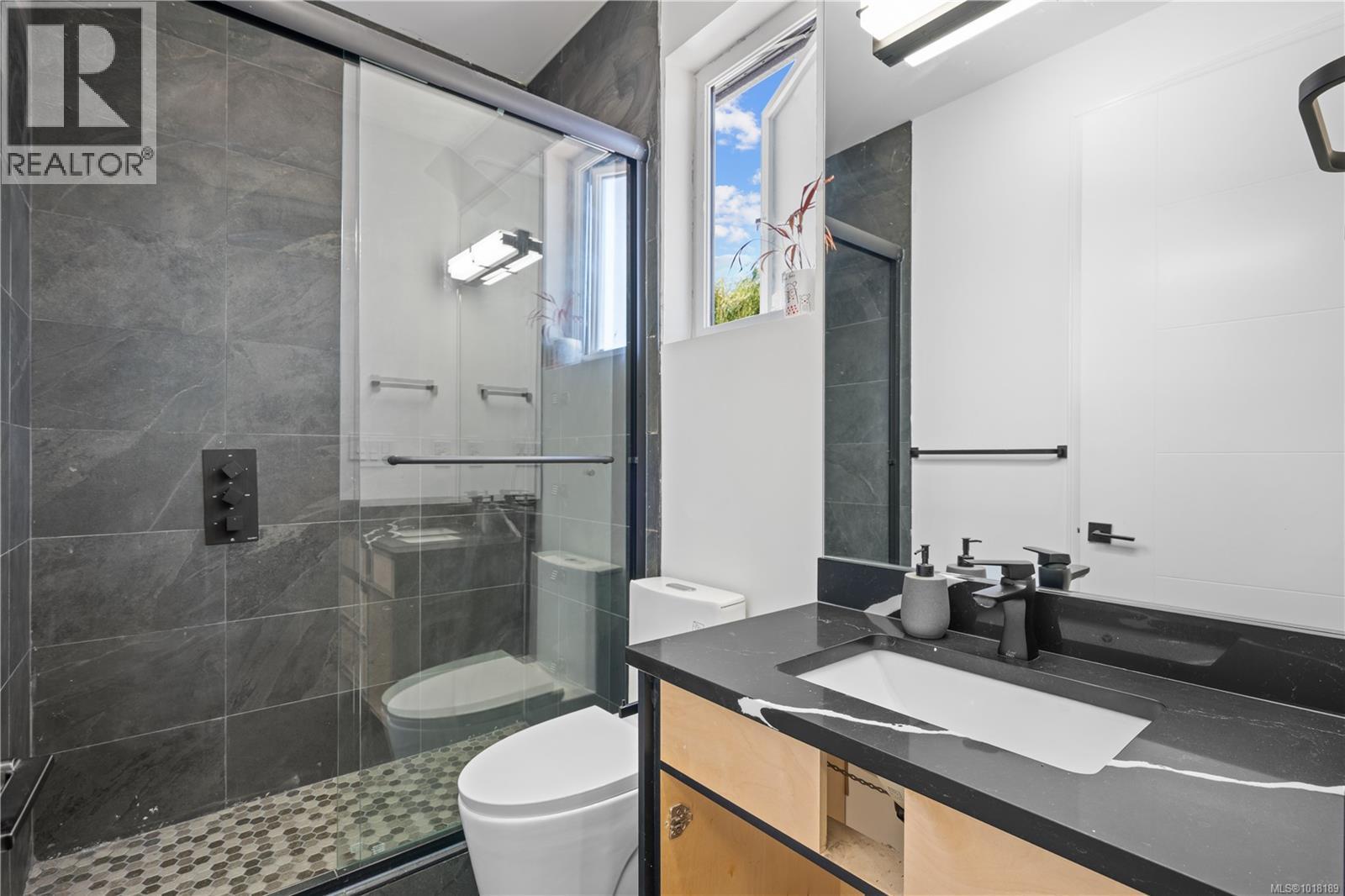  146 Cadillac Avenue, Saanich