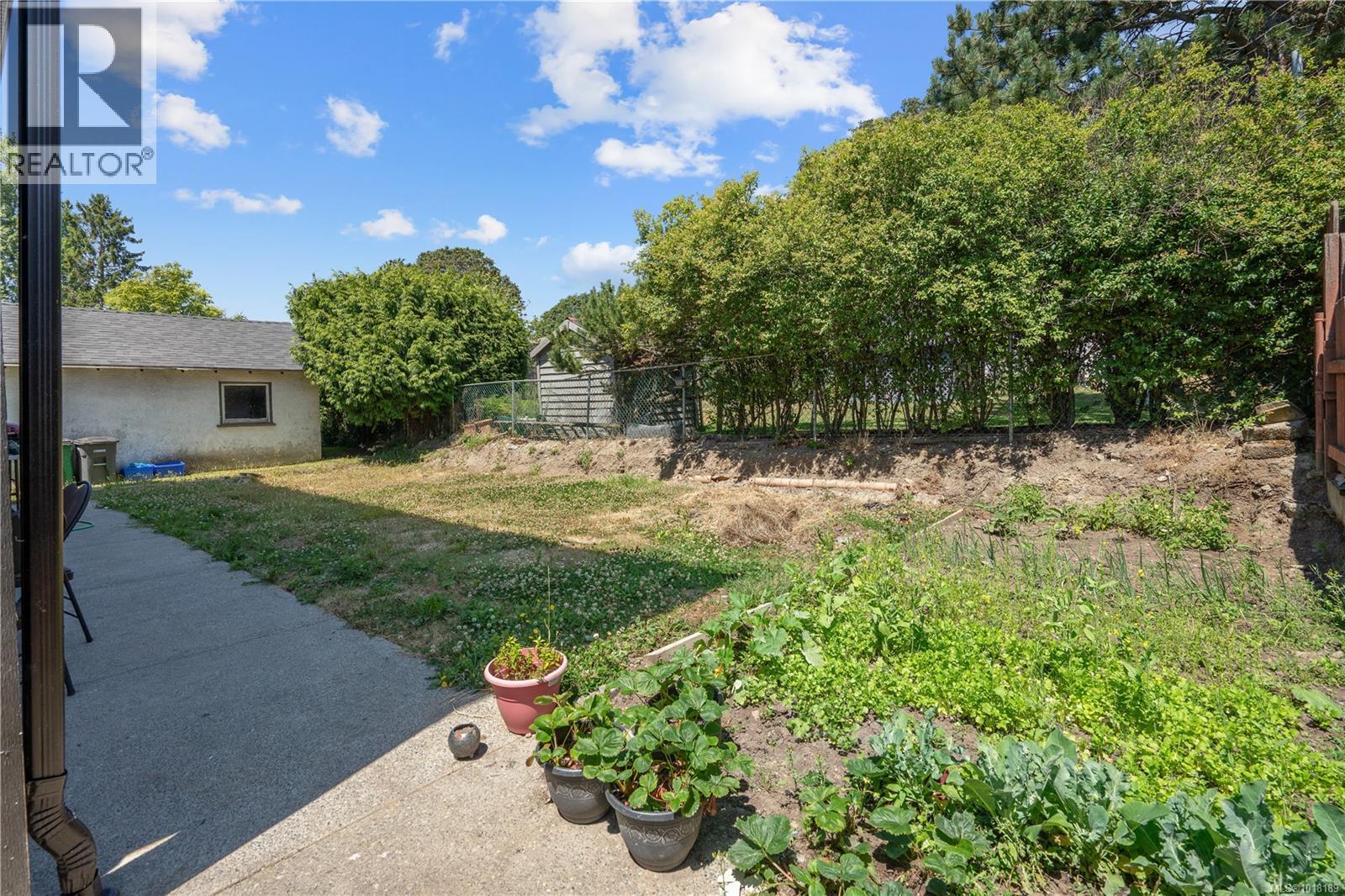  146 Cadillac Avenue, Saanich