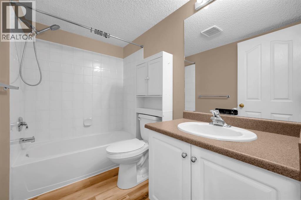 Single Family House for Sale in   valleyview Park SE Dover Calgary 