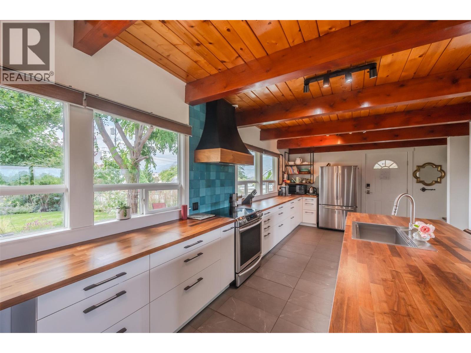 735 ROSS Avenue, Penticton