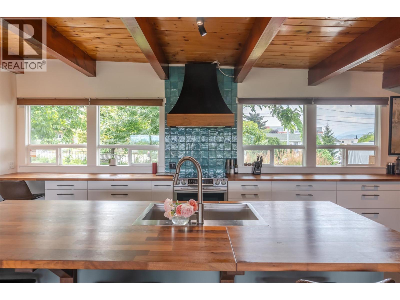 735 ROSS Avenue, Penticton