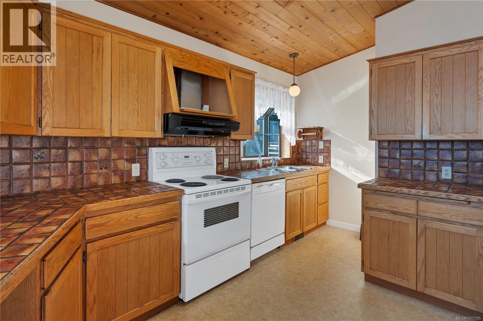 2946 Island Hwy S, Campbell River
