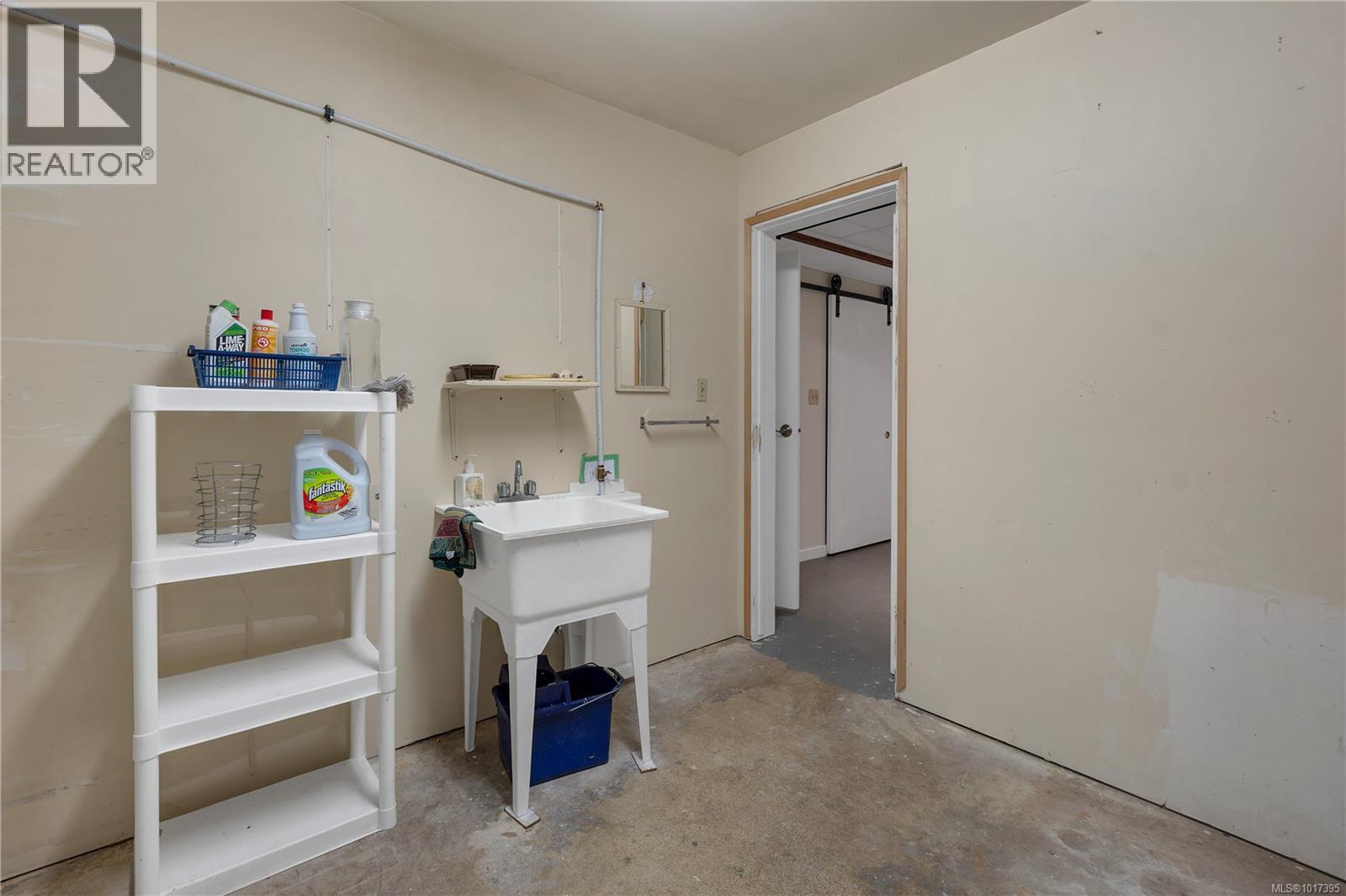 2946 Island Hwy S, Campbell River