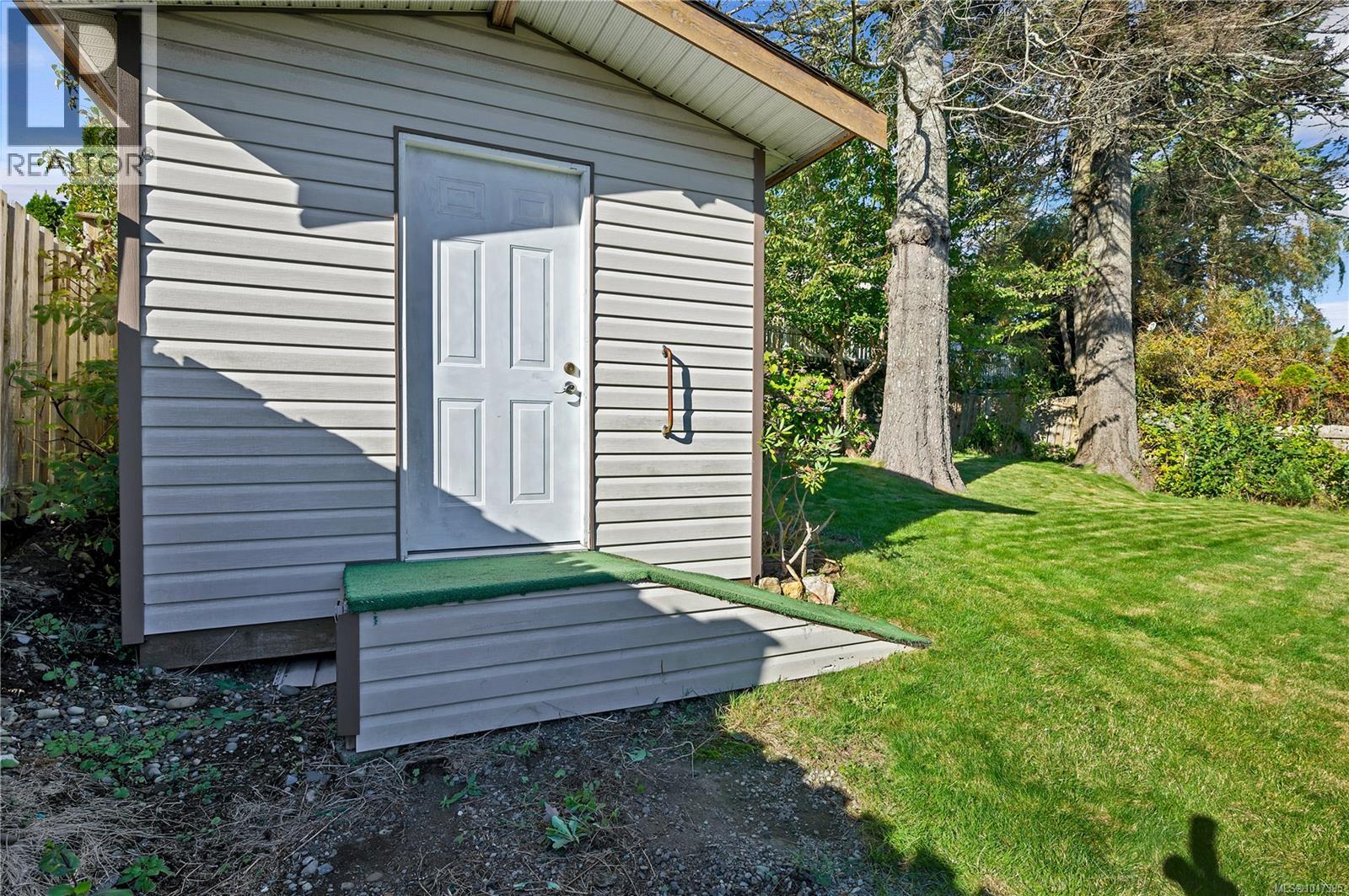 2946 Island Hwy S, Campbell River