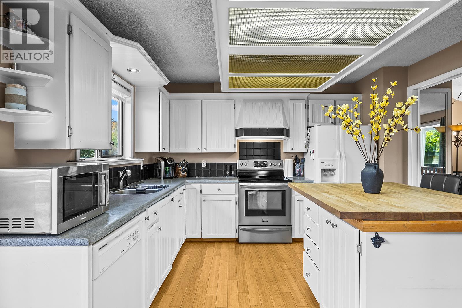  3616 Granada Crescent, West Kelowna