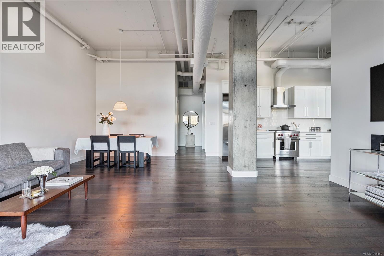 205 2049 Country Club Way, Langford