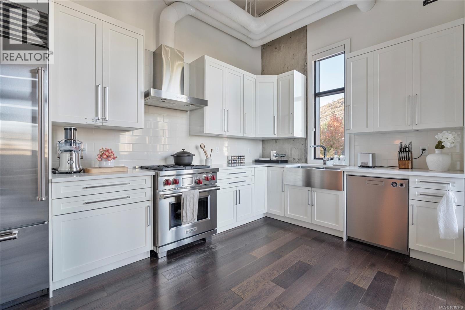 205 2049 Country Club Way, Langford