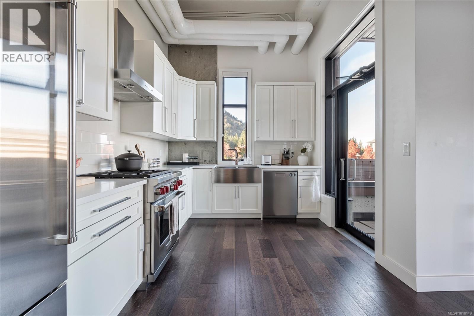 205 2049 Country Club Way, Langford