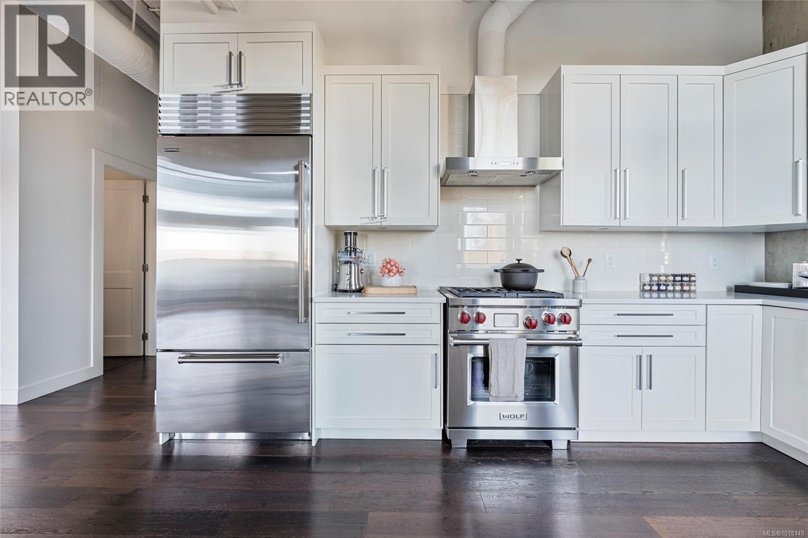 205 2049 Country Club Way, Langford