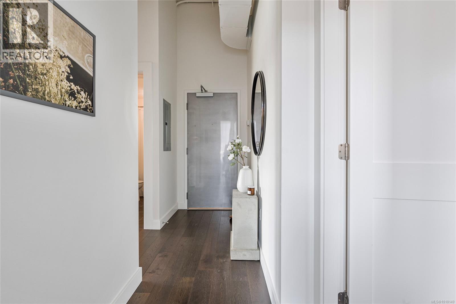 205 2049 Country Club Way, Langford