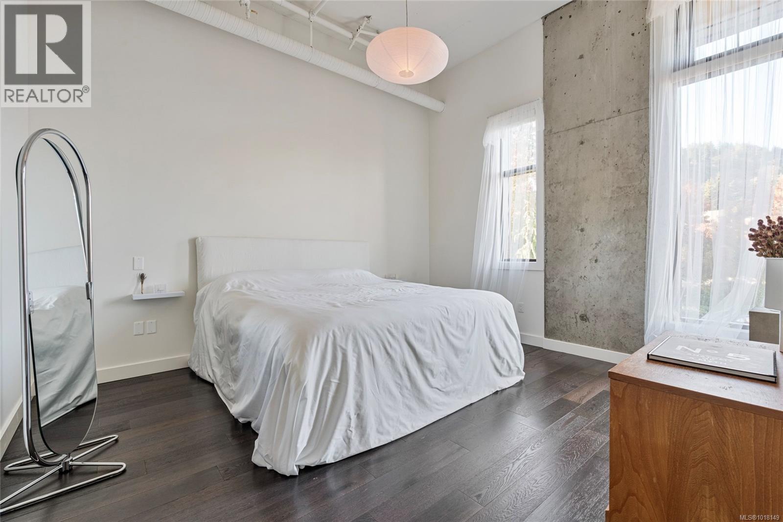 205 2049 Country Club Way, Langford