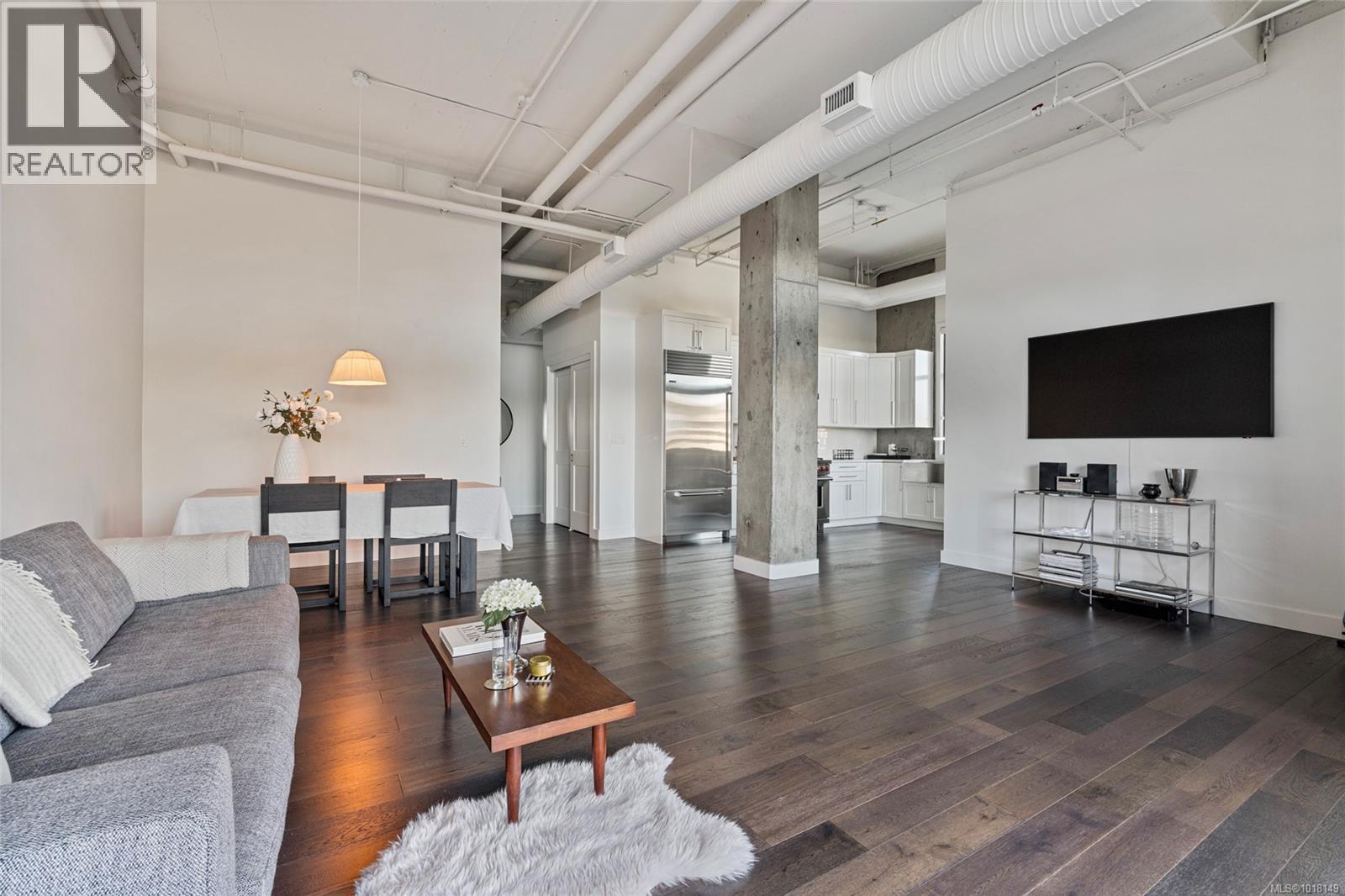 205 2049 Country Club Way, Langford