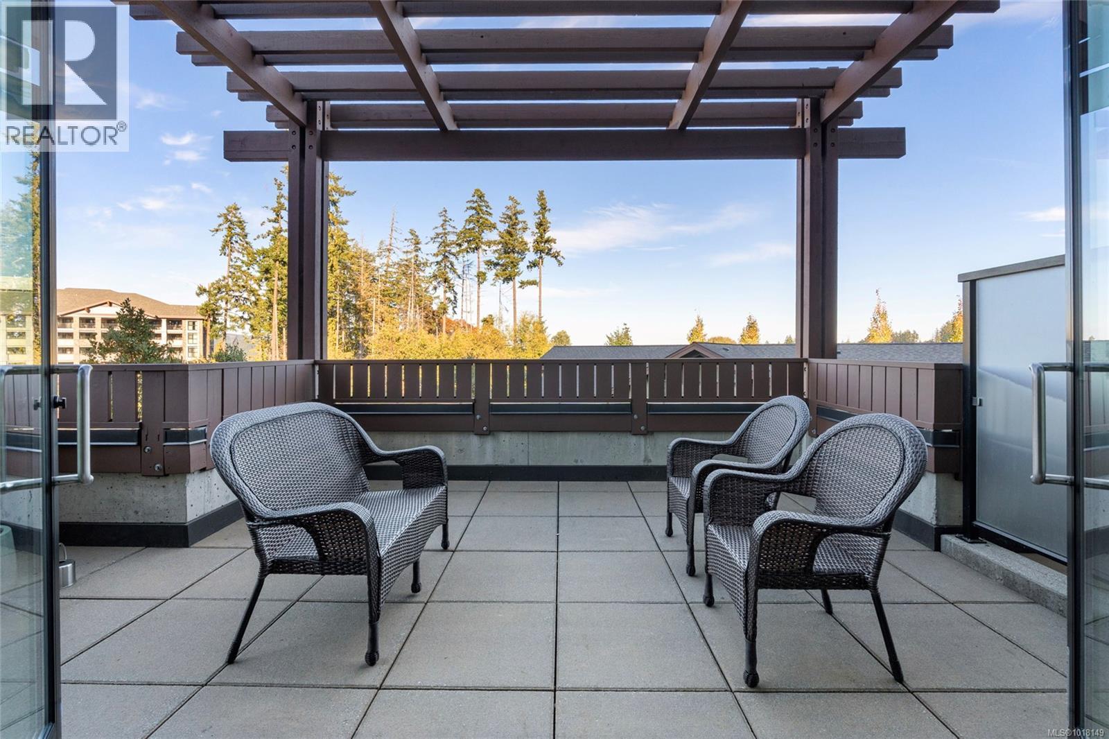 205 2049 Country Club Way, Langford