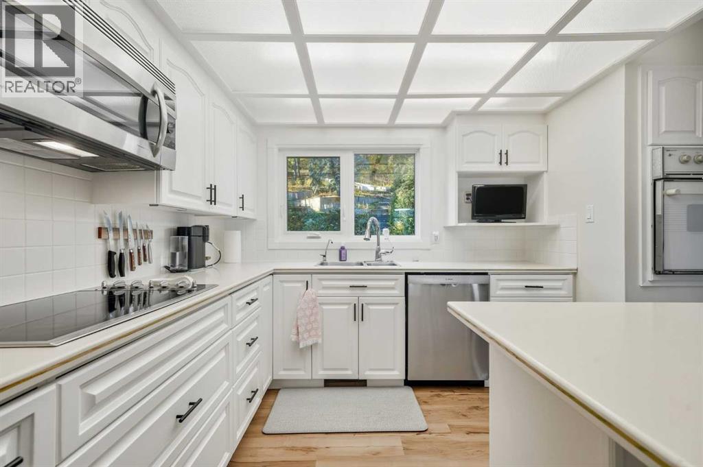 Single Family House for Sale in   Avenue NW Bowness Calgary 