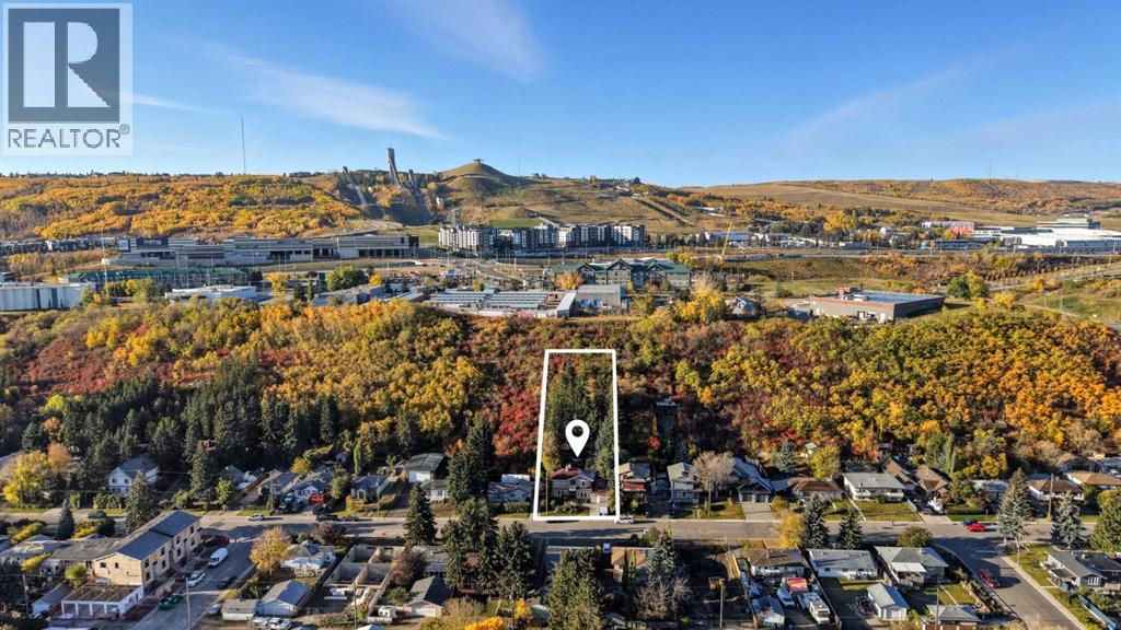 Single Family House for Sale in   Avenue NW Bowness Calgary 