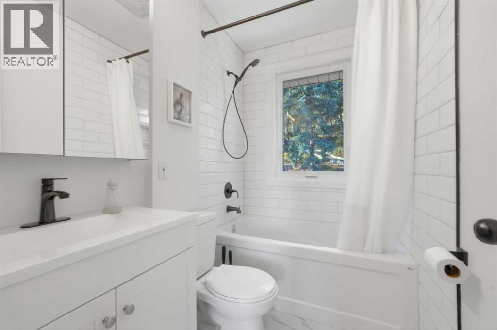 Single Family House for Sale in   Avenue NW Bowness Calgary 
