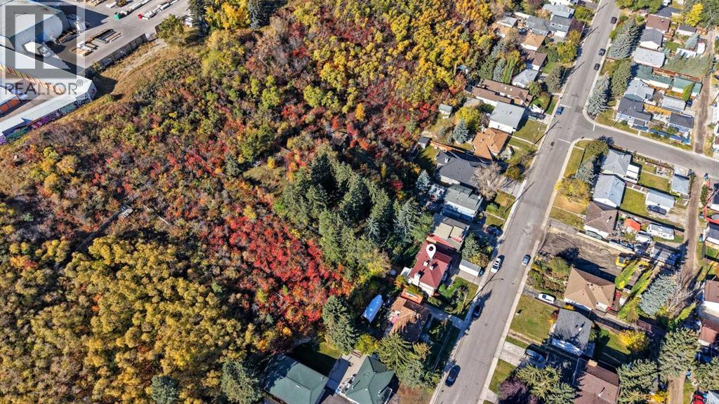 Single Family House for Sale in   Avenue NW Bowness Calgary 