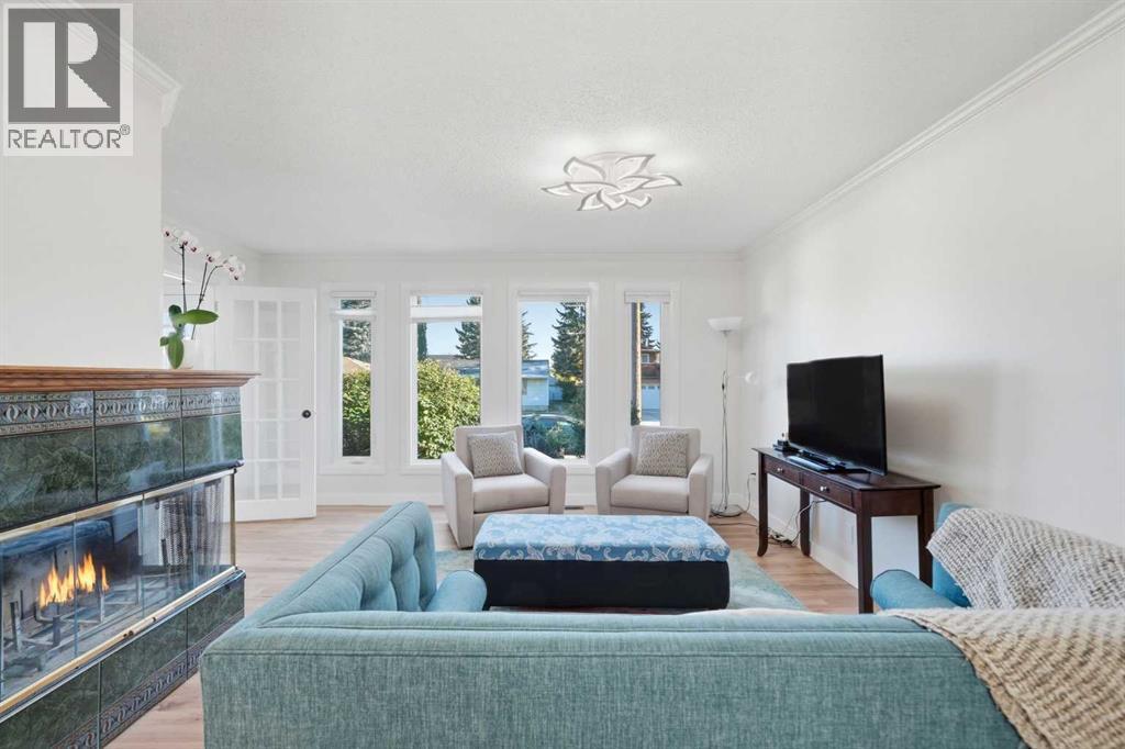 Single Family House for Sale in   Avenue NW Bowness Calgary 