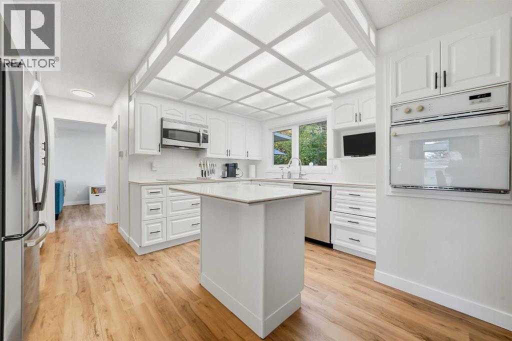 Single Family House for Sale in   Avenue NW Bowness Calgary 