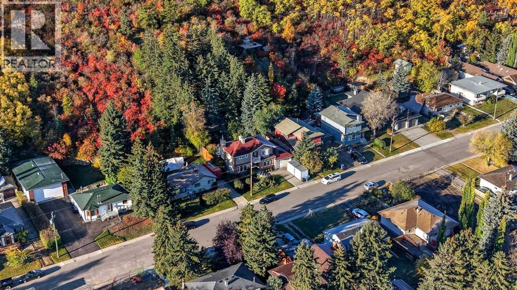 Single Family House for Sale in   Avenue NW Bowness Calgary 