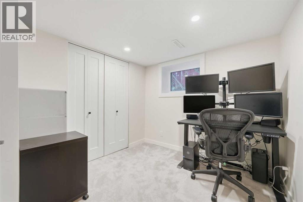 Single Family House for Sale in   Avenue NW Bowness Calgary 