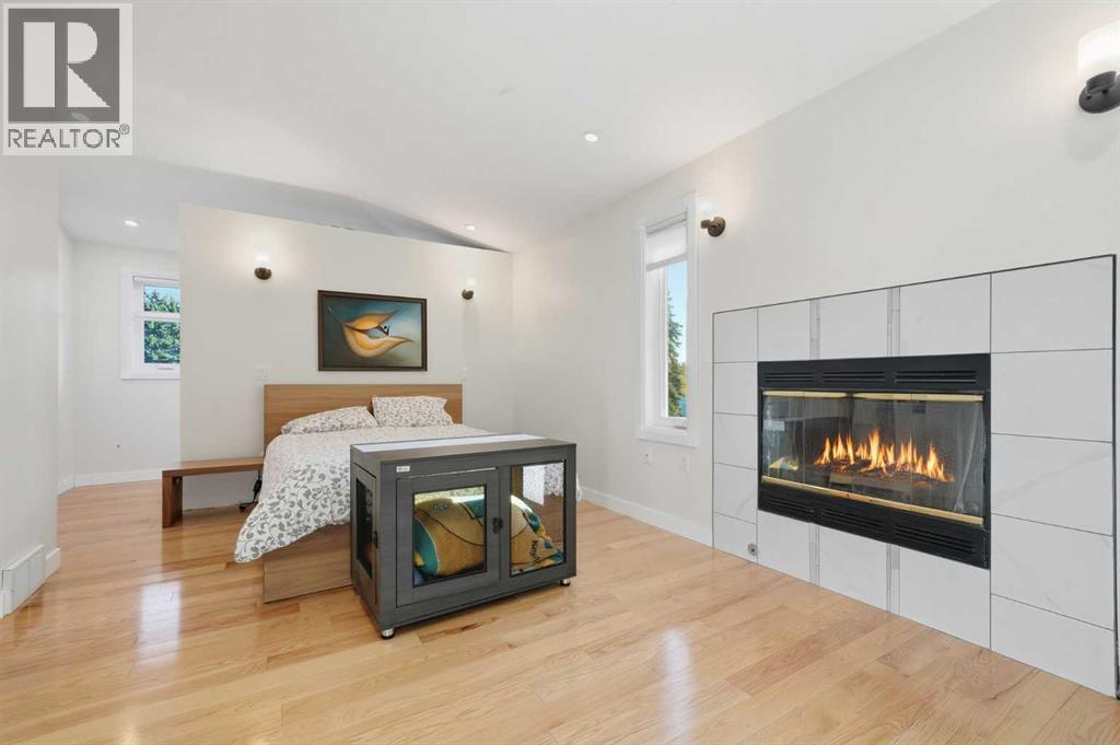 Single Family House for Sale in   Avenue NW Bowness Calgary 