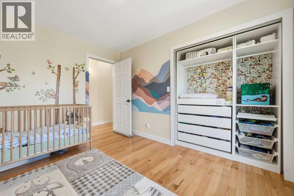 Single Family House for Sale in   Avenue NW Bowness Calgary 