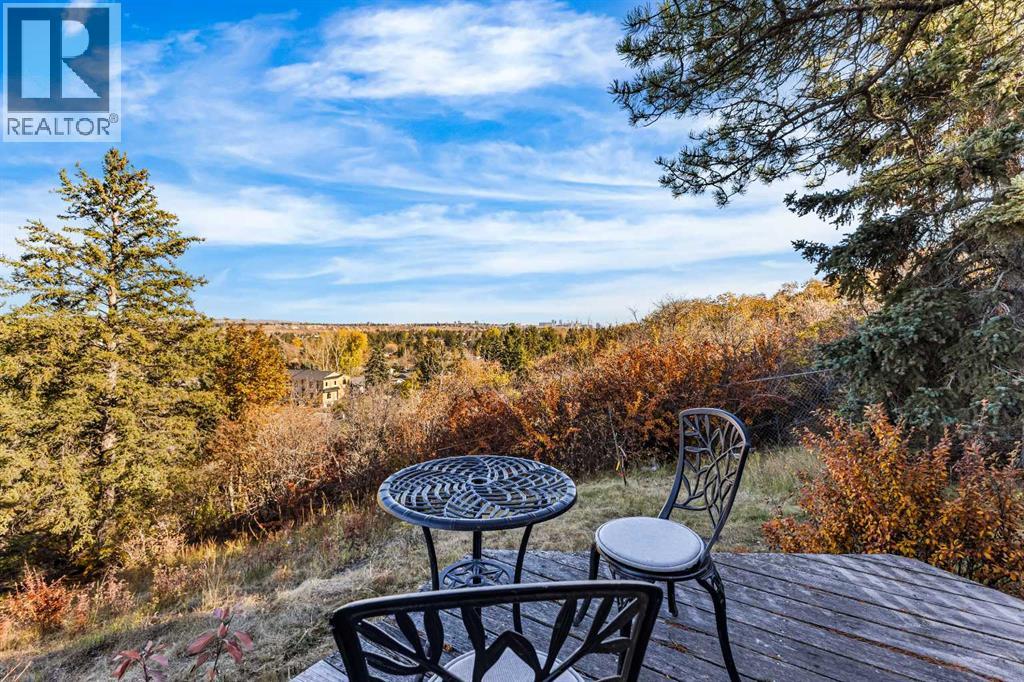 Single Family House for Sale in   Avenue NW Bowness Calgary 