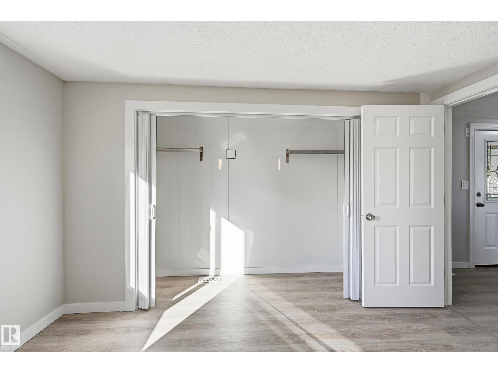 2 Cliff CR NW, Edmonton