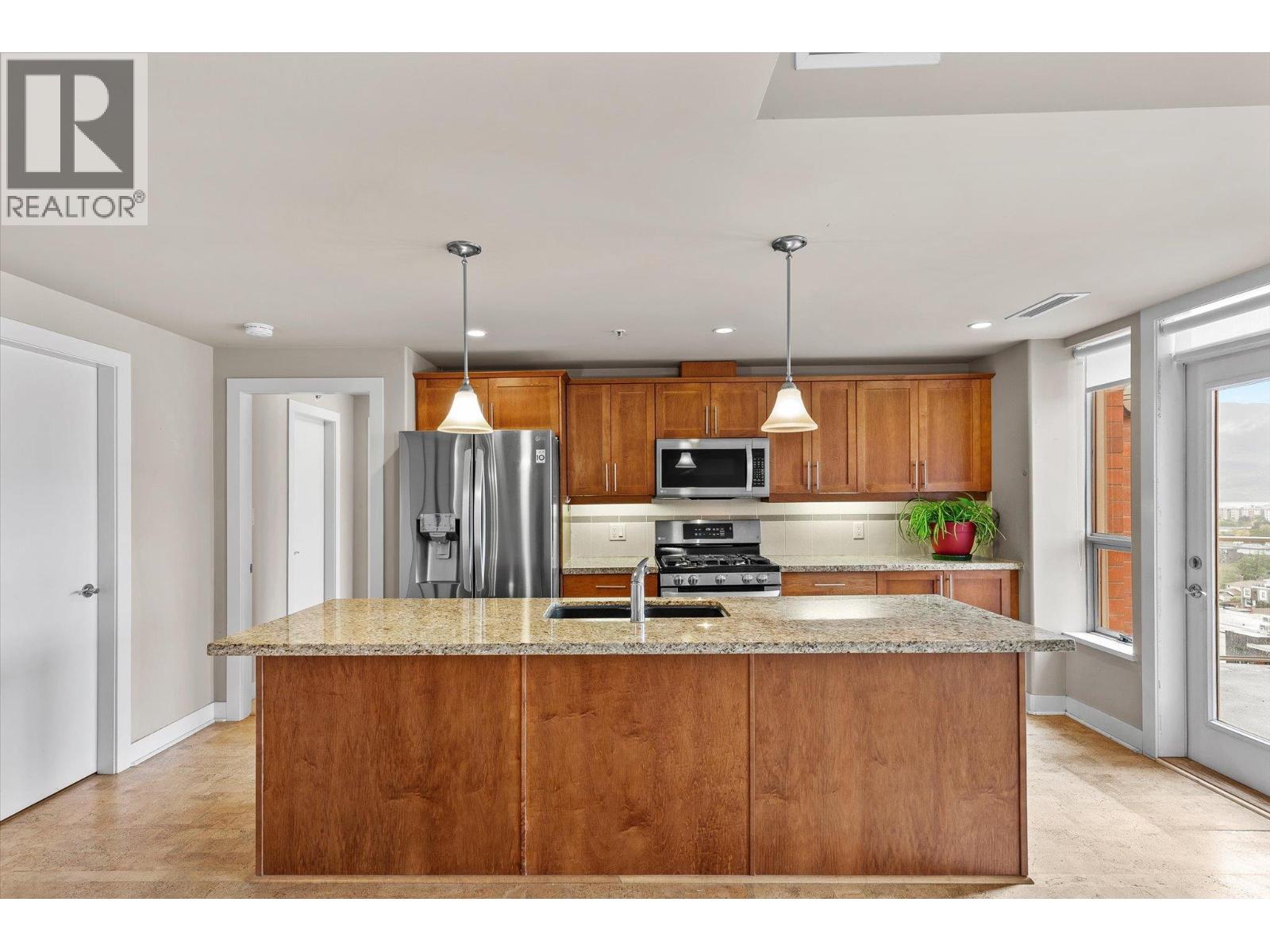 1207 1160 Bernard Avenue, Kelowna
