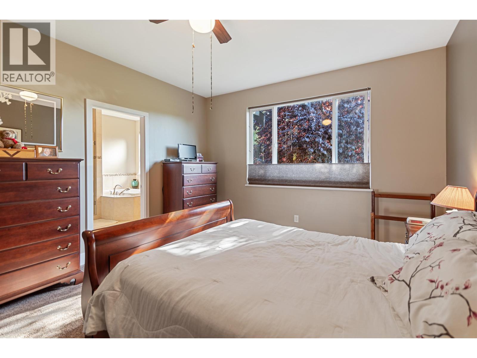 5005 BAY ROAD, Sechelt