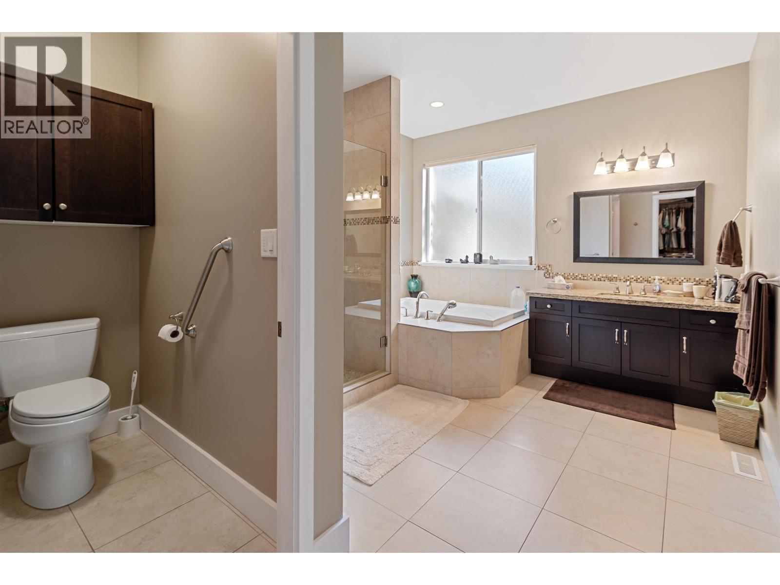 5005 BAY ROAD, Sechelt