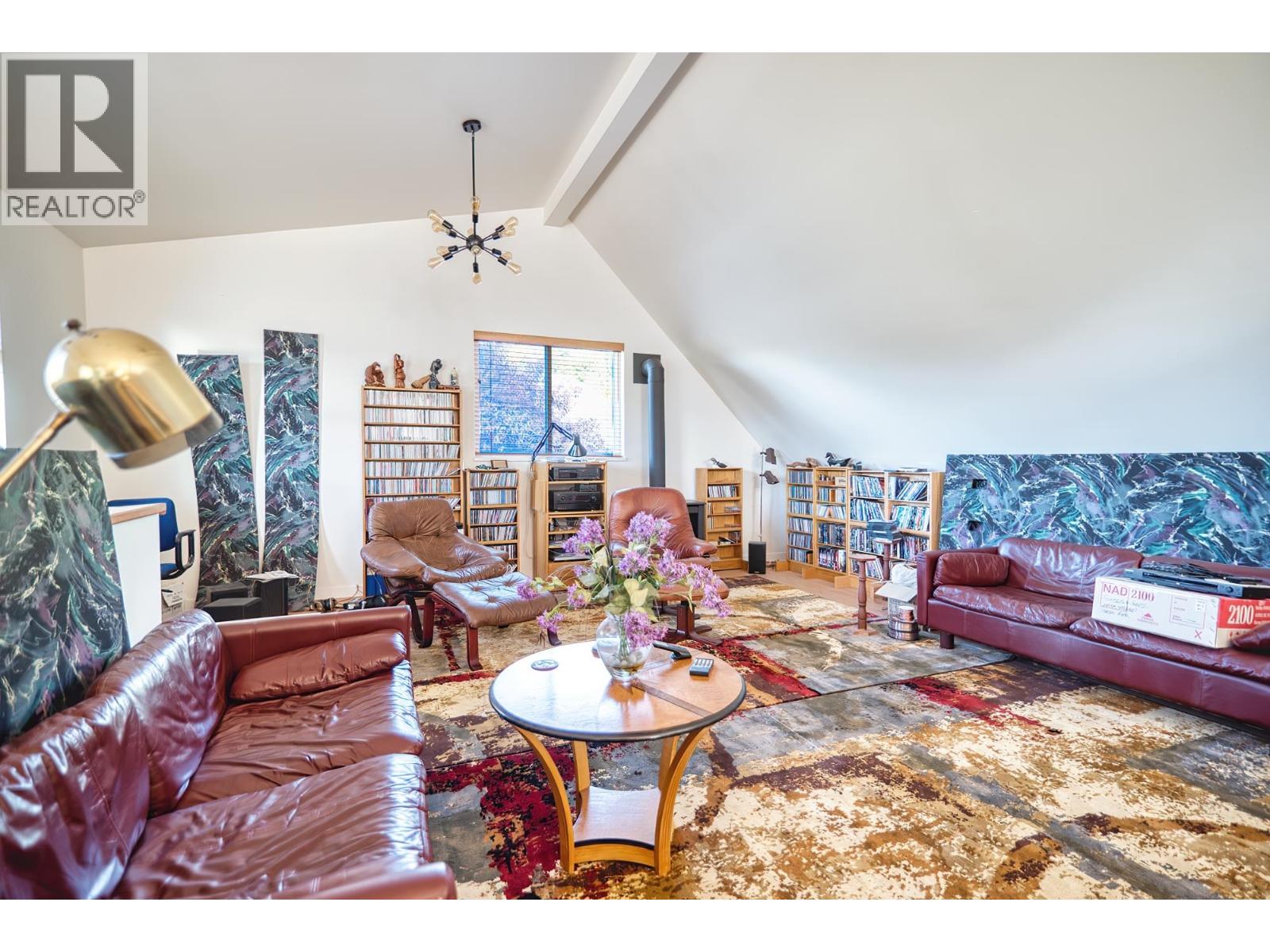 5005 BAY ROAD, Sechelt