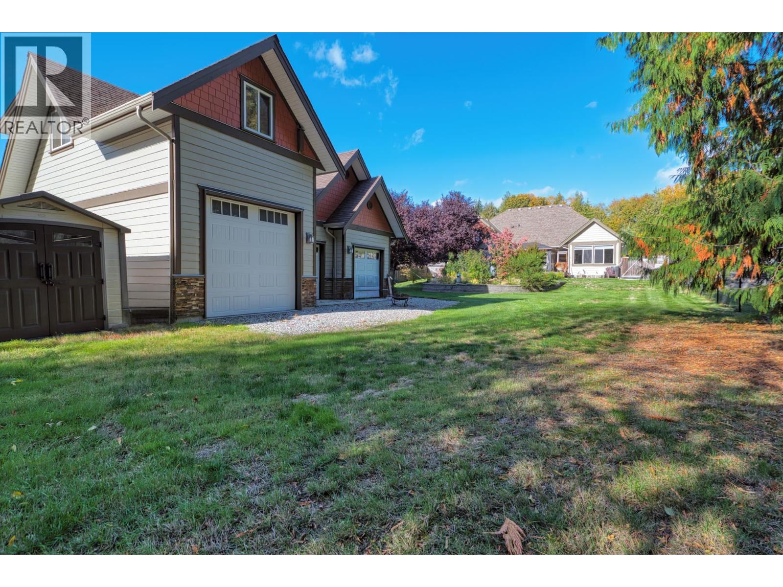 5005 BAY ROAD, Sechelt