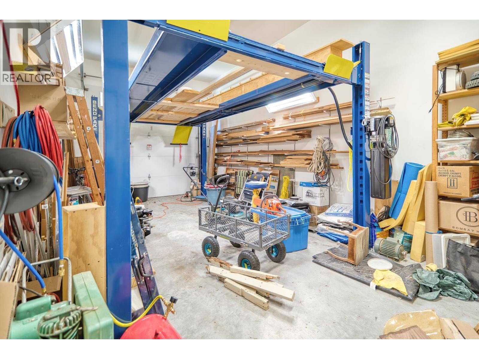 5005 BAY ROAD, Sechelt