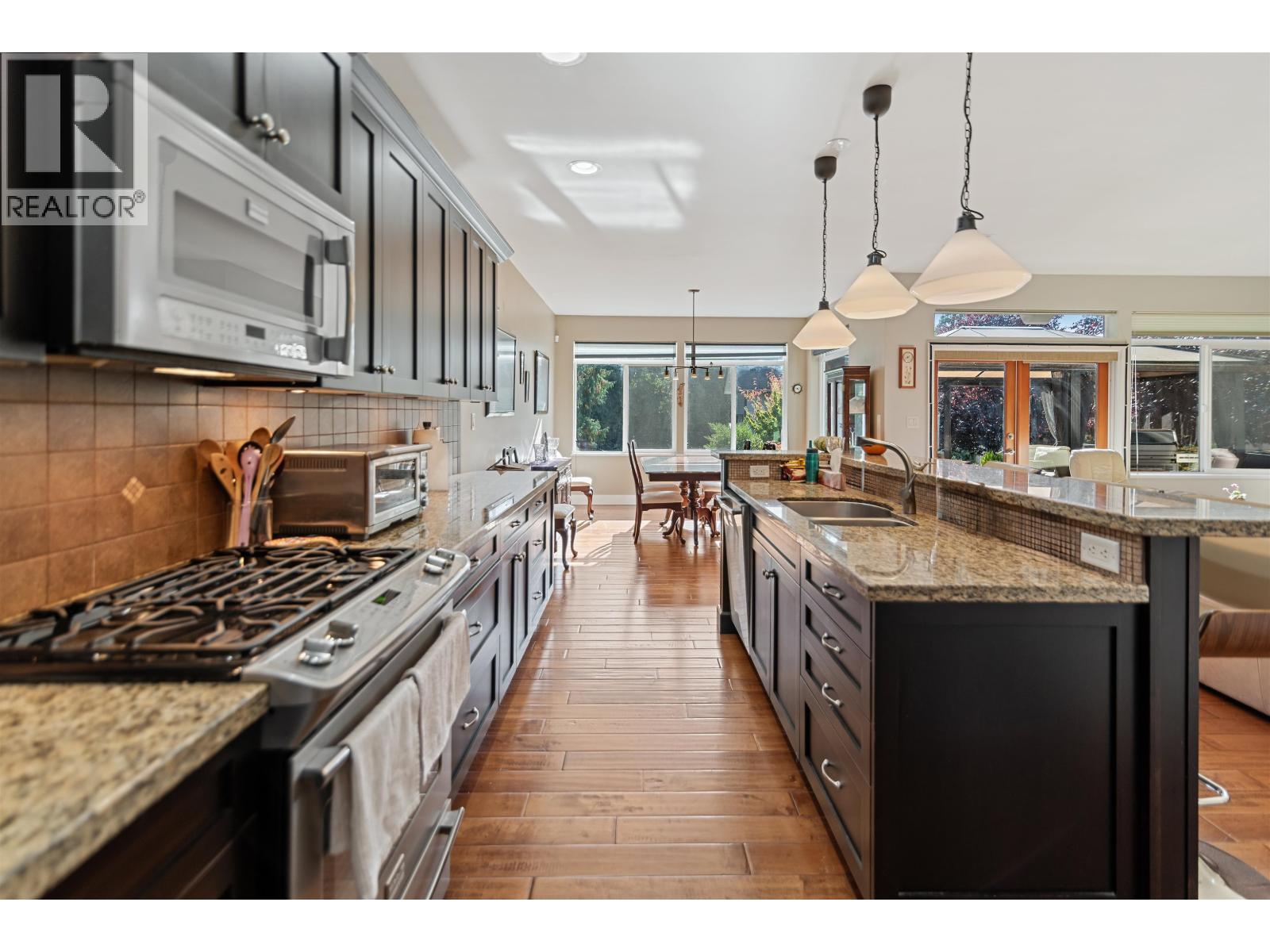 5005 BAY ROAD, Sechelt