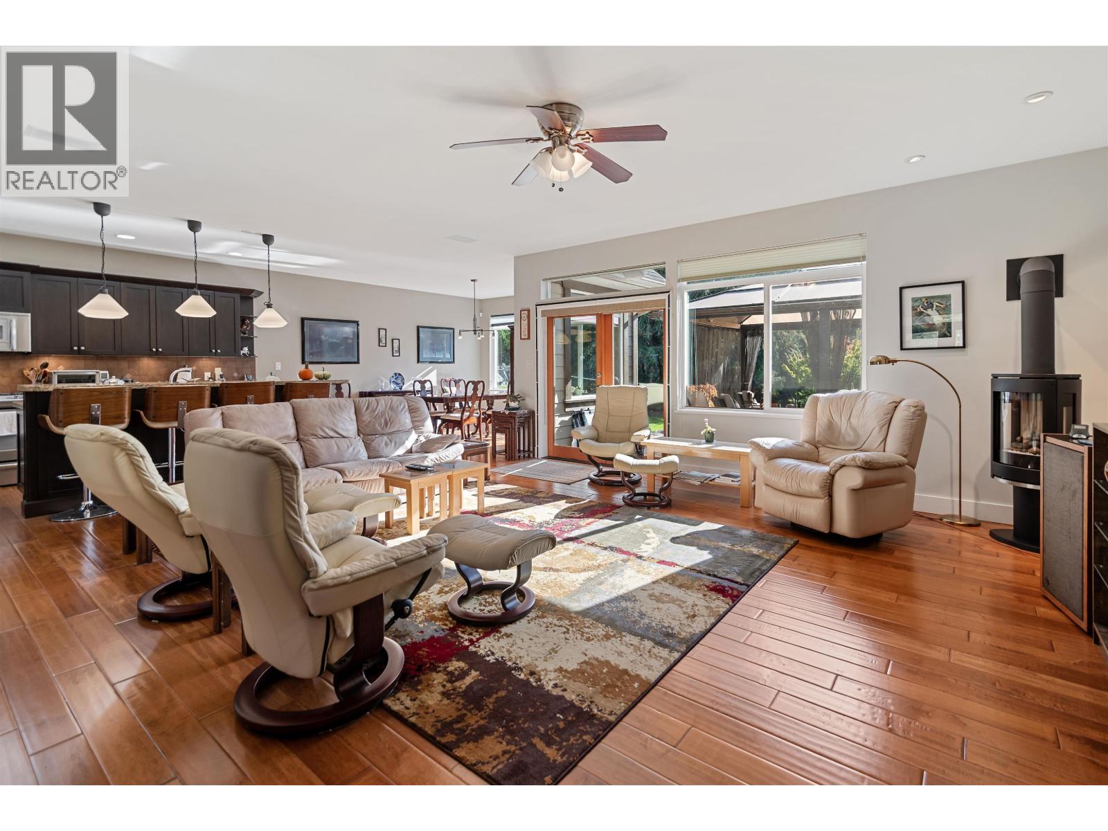 5005 BAY ROAD, Sechelt