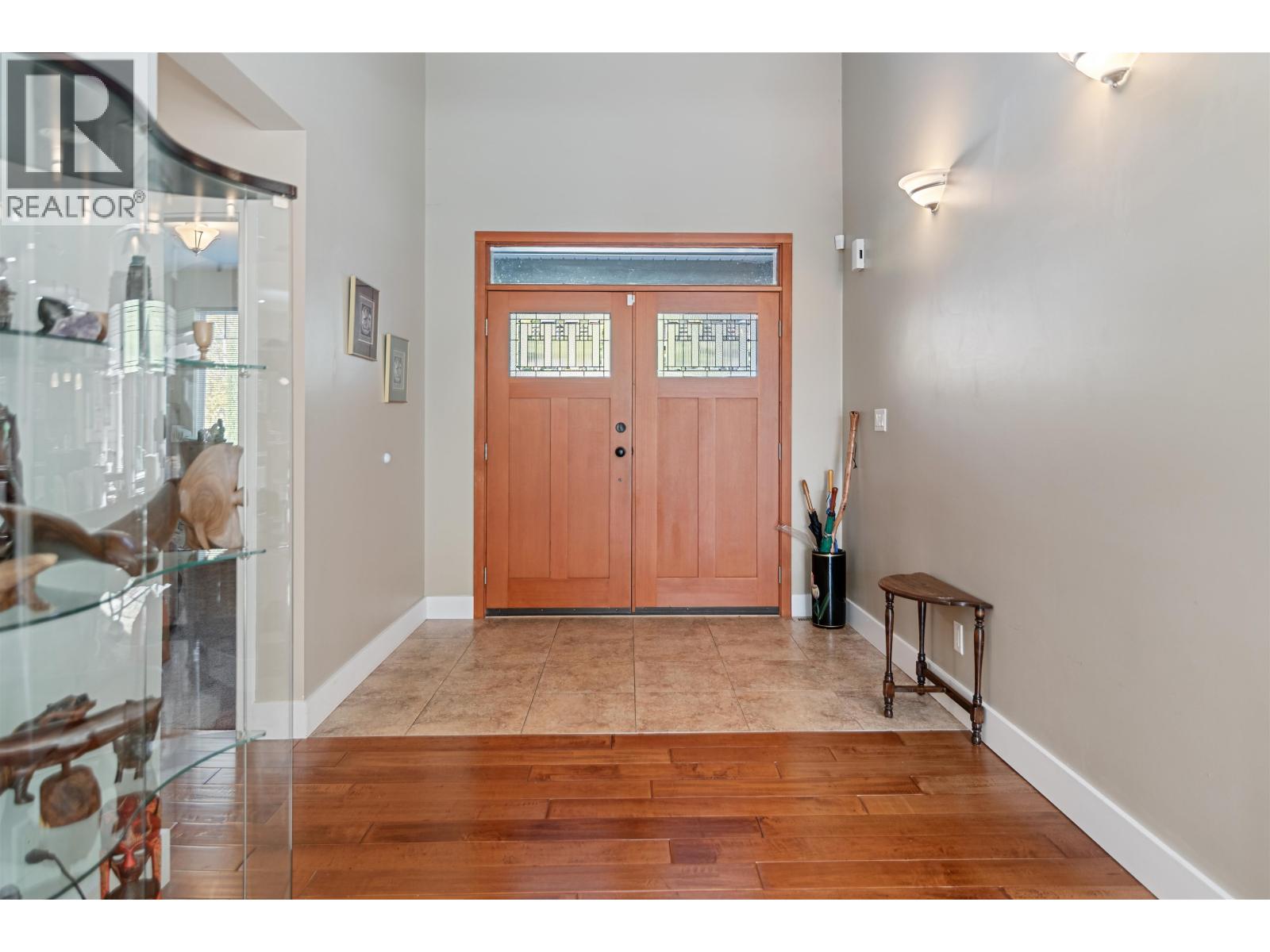 5005 BAY ROAD, Sechelt