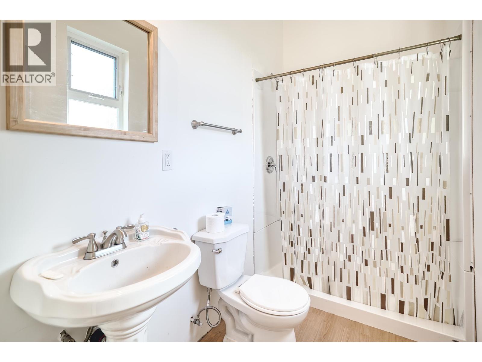 5005 BAY ROAD, Sechelt