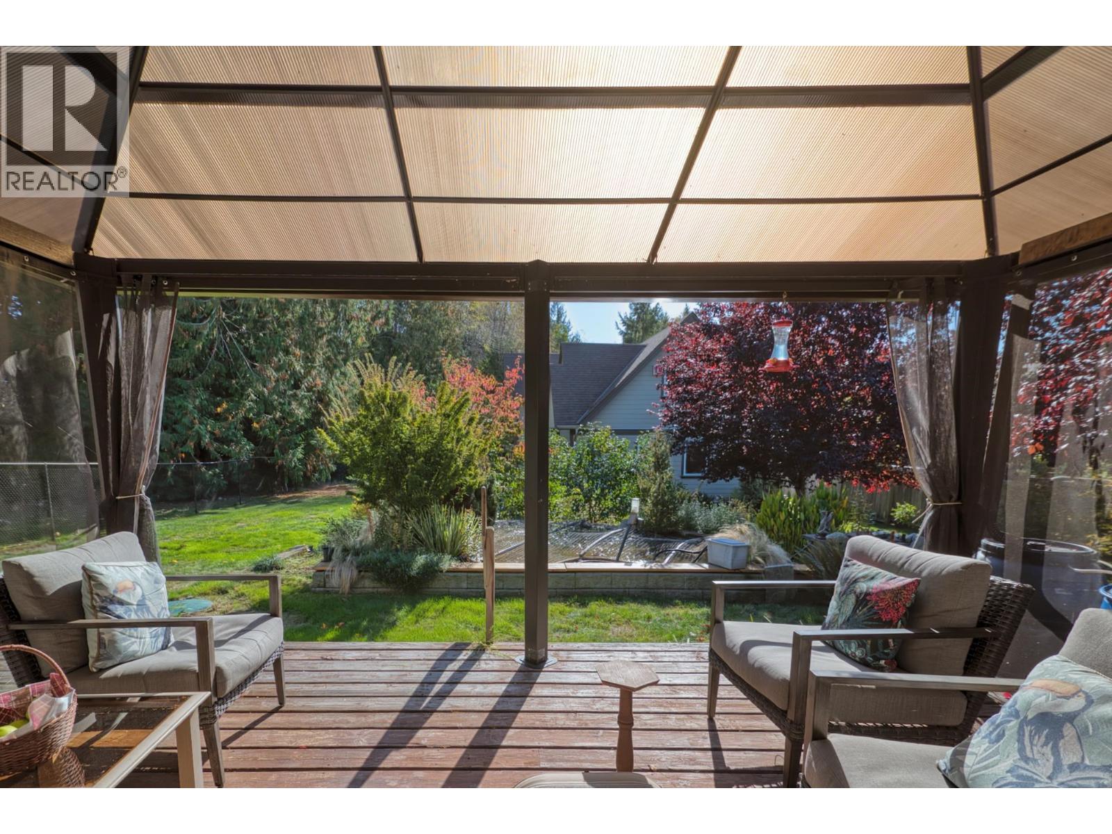 5005 BAY ROAD, Sechelt