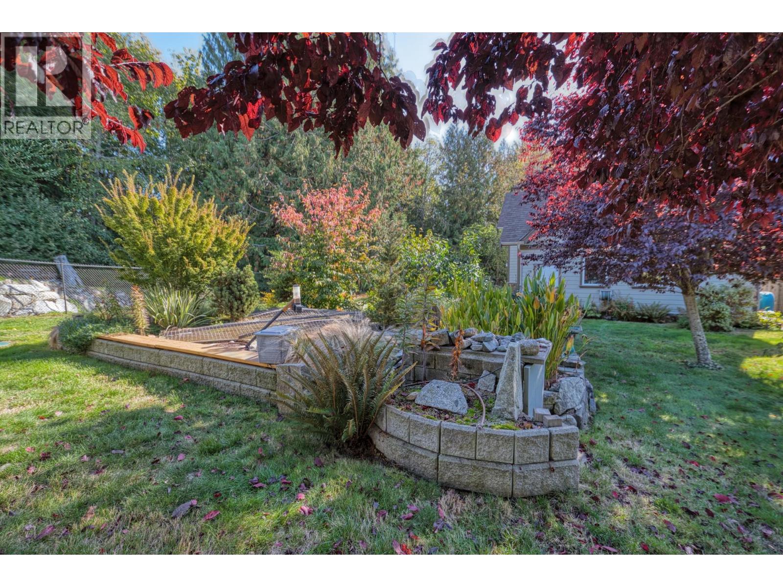 5005 BAY ROAD, Sechelt