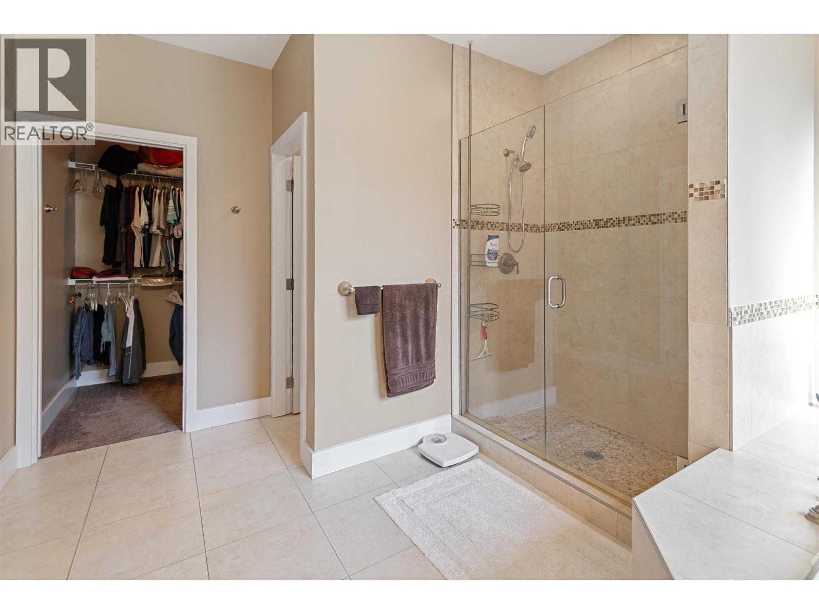 5005 BAY ROAD, Sechelt