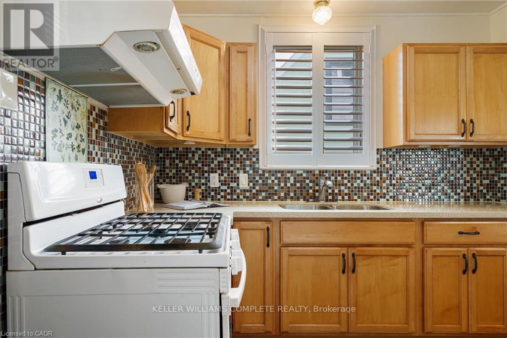 Single Family House for Sale in  MONTROSE AVENUE Hamilton (Rosedale) 